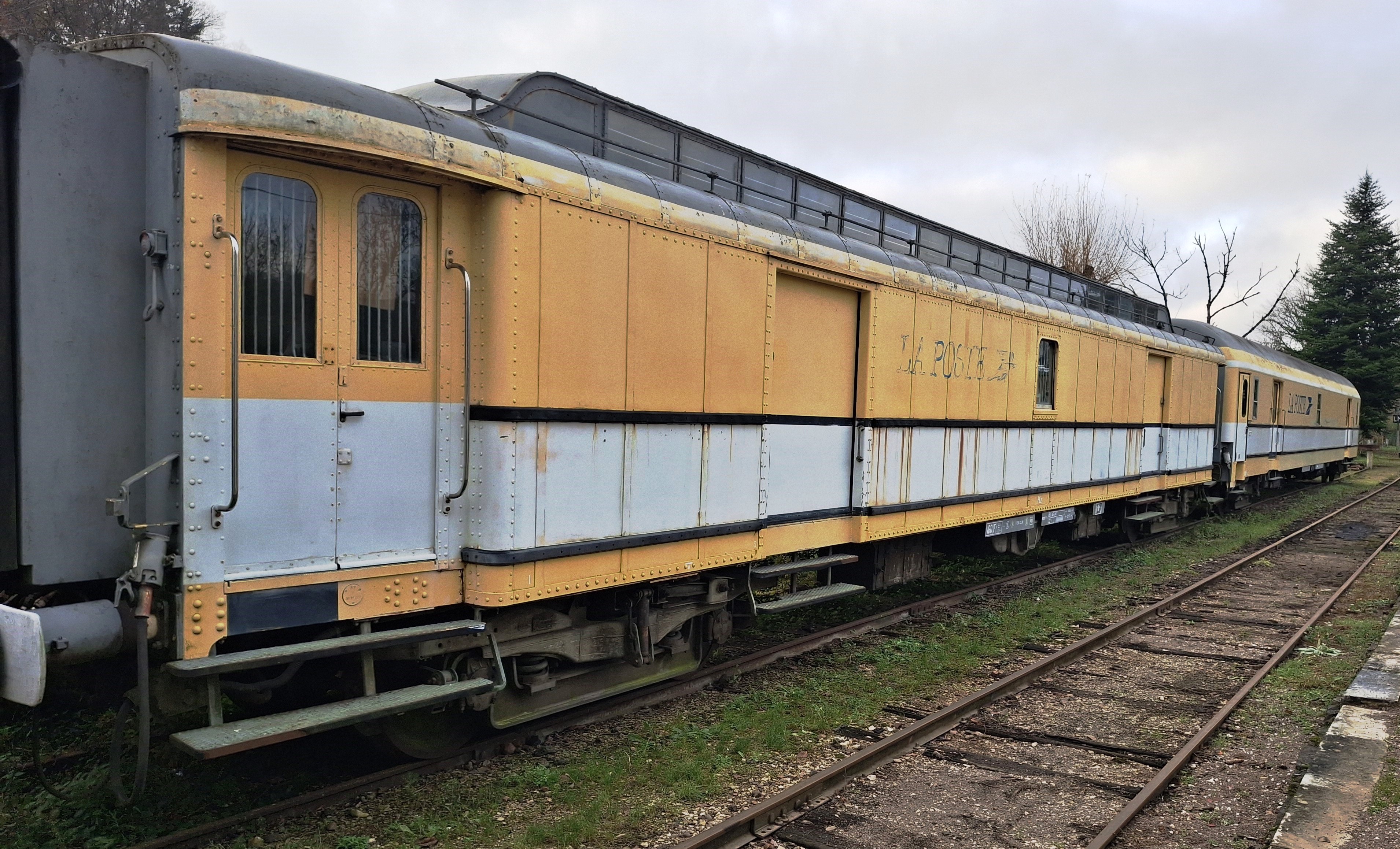 Les wagons postaux.jpg