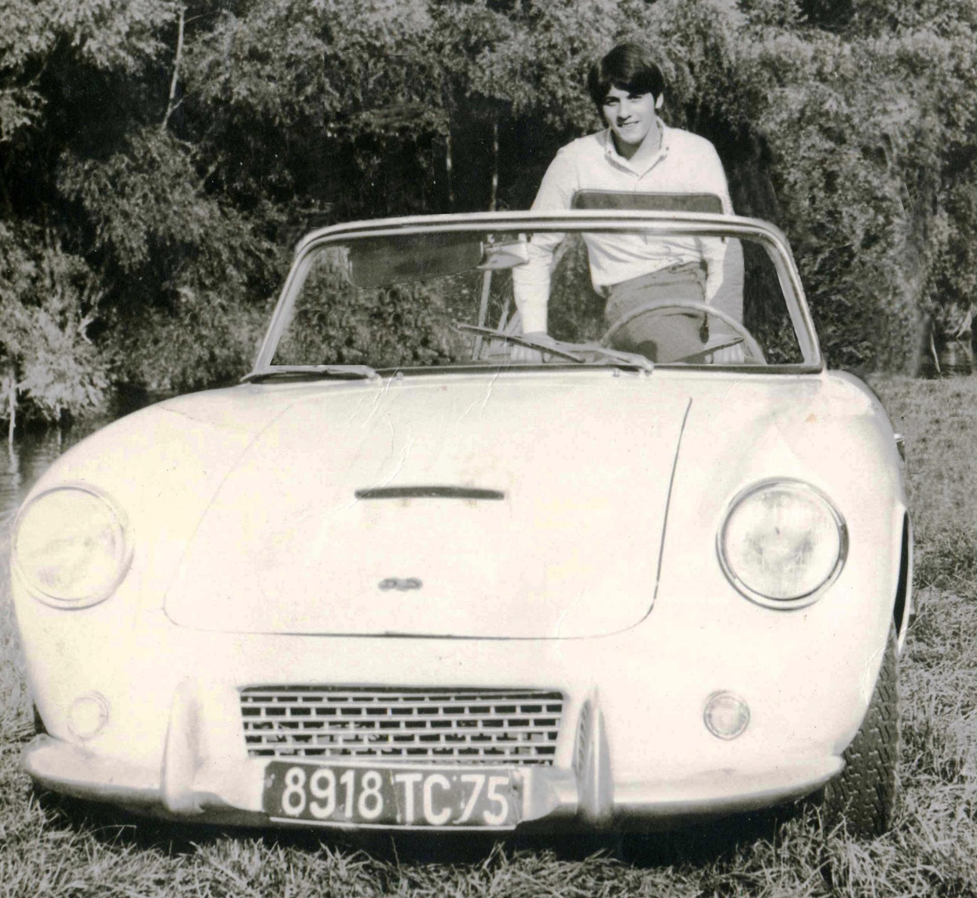Panhard sur les bords de Marne (Septembre 66) .jpg